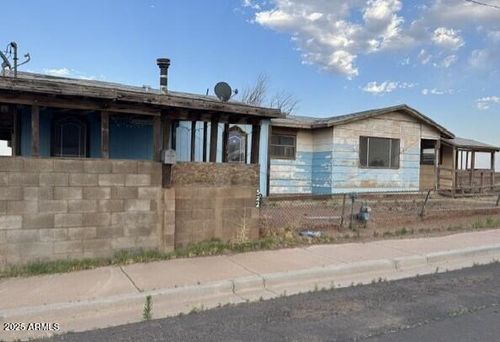 522 James Ave, Winslow, AZ, 86047-4312 | Card Image