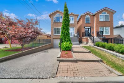 18 Westlake Cres, House other with 3 bedrooms, 3 bathrooms and 2 parking in East York ON | Image 2