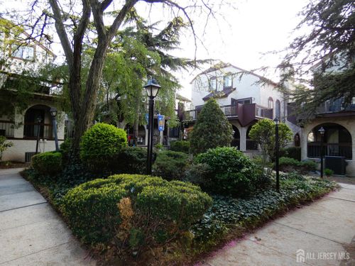 55 Smith St, Perth Amboy, NJ, 08861-4425 | Card Image