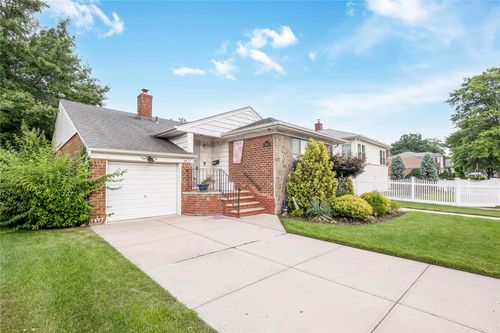 26 Corporal Kennedy St, Bayside, NY, 11360-2452 | Card Image