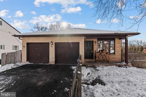 611 S 9th St, Perkasie, PA, 18944-1009 | Card Image