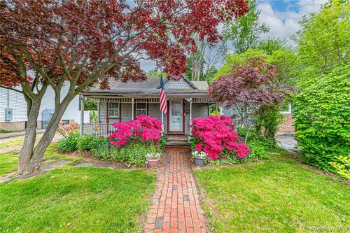 34 Boulevard Avenue, Huntington, NY, 11740 | Card Image