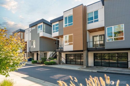 13-205 4th Ct S, Kirkland, WA, 98033-6047 | Card Image