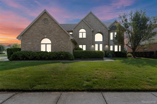 47668 Whippoorwill Dr, Macomb, MI, 48044-5905 | Card Image
