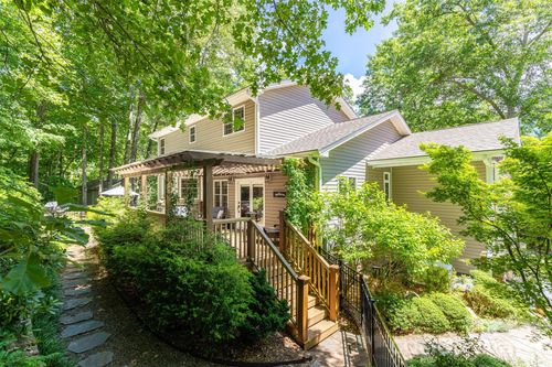72 Whitfield Ln, Weaverville, NC, 28787-6207 | Card Image
