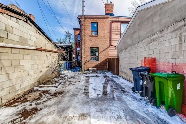 40 Euclid Ave, House attached with 3 bedrooms, 2 bathrooms and 1 parking in Toronto ON | Image 36