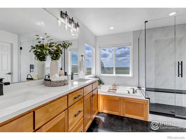 Fully renovated primary ensuite bath with jacuzzi tub! | Image 22