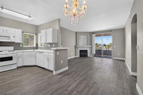 2094-1405 S Nellis Blvd, Las Vegas, NV, 89104-5844 | Card Image