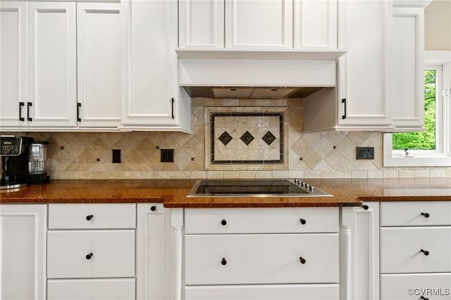 cooktop with hood | Image 12