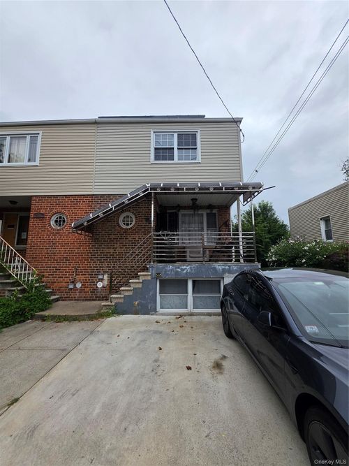 2570 Pearsall Ave, Bronx, NY, 10469-5352 | Card Image