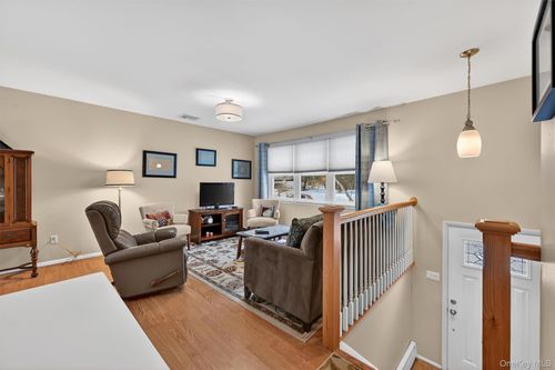 22 Oxford Ln, Harriman, NY, 10926-3009 | Card Image