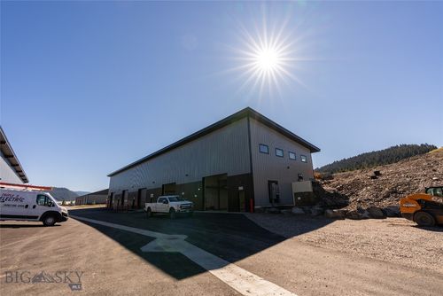 e-17 Blacksmith Loop, Gallatin Gateway, MT, 59730 | Card Image
