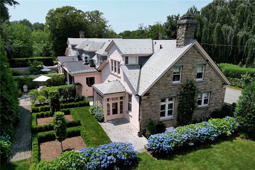 2 Hazard Ave, Newport, RI, 02840-4005 | Card Image