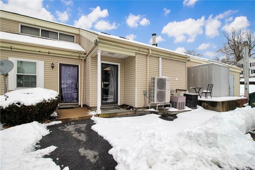 16-55 Beach St, Westerly, RI, 02891-2770 | Card Image