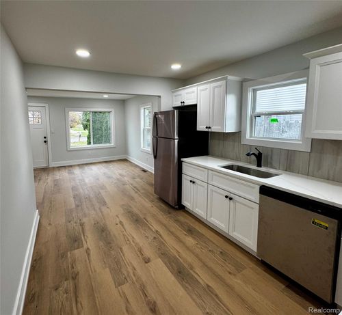 23960 Trombley St, Clinton Township, MI, 48035-3870 | Card Image