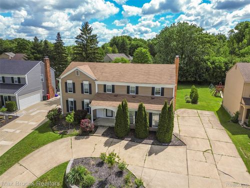 5484 Kingsfield Dr, West Bloomfield, MI, 48322-1488 | Card Image