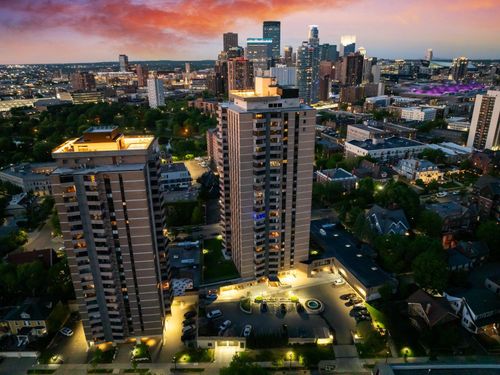 apt-708-400 Groveland Ave, Minneapolis, MN, 55403-3245 | Card Image