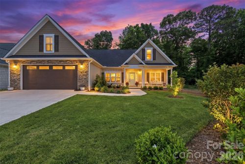 2109 6th St Nw, Hickory, NC, 28601-1703 | Card Image
