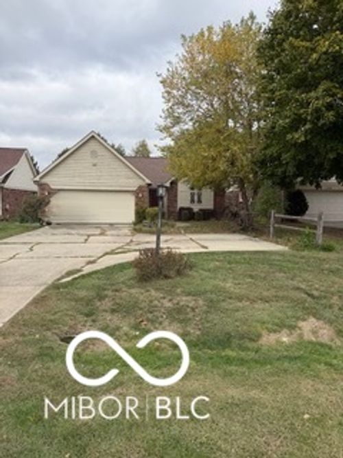 1076 Southport Rd, Indianapolis, IN, 46217-4196 | Card Image