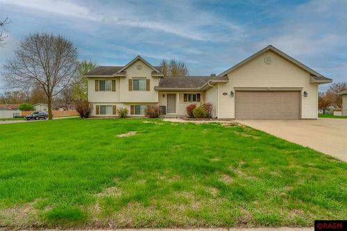 704 W Main St, Madelia, MN, 56062-1030 | Card Image
