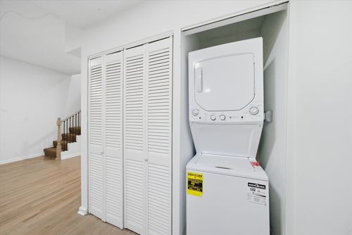 apt-2r-3037 N Southport Ave, Chicago, IL, 60657-4254 | Card Image