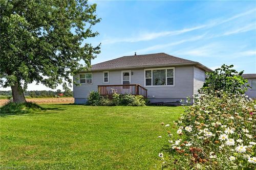 958 Highland Rd E, Stoney Creek, ON, L8J3G9 | Card Image