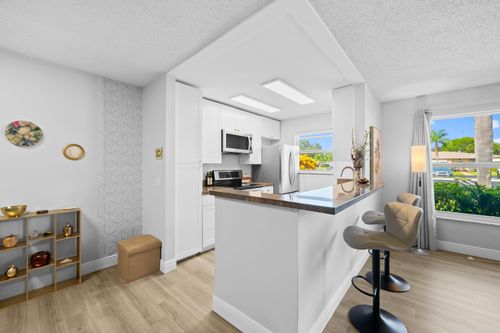 b-1025 S Drive Cir, Delray Beach, FL, 33445 | Card Image