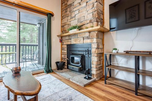 2-2 Spruce Trl, WISCONSIN DELLS, WI, 53965-8850 | Card Image