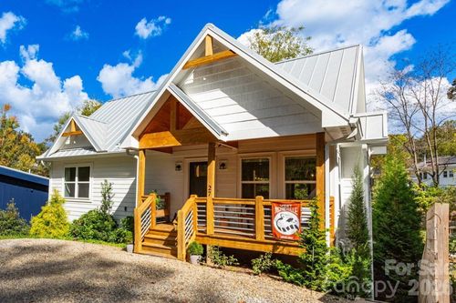27 Ruslan Dr, Asheville, NC, 28806-6301 | Card Image