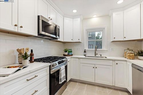 955 Virginia St, Berkeley, CA, 94710-1850 | Card Image