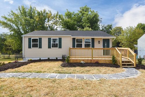 3245 Bradbury Dr, Aliquippa, PA, 15001-4703 | Card Image