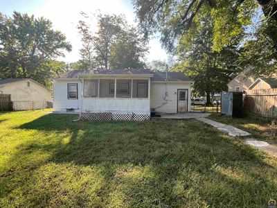 724 Oak St, House other with 2 bedrooms, 1 bathrooms and null parking in Emporia KS | Image 3