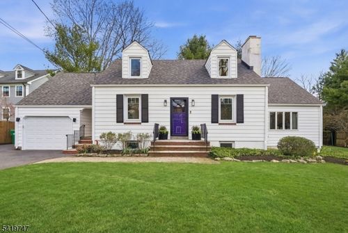81 Mountain Ave, Mendham, NJ, 07945-1327 | Card Image