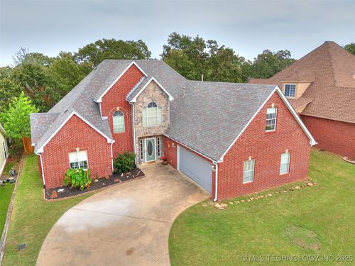 3821 Rolling Oaks Dr, Tulsa, OK, 74107-4872 | Card Image