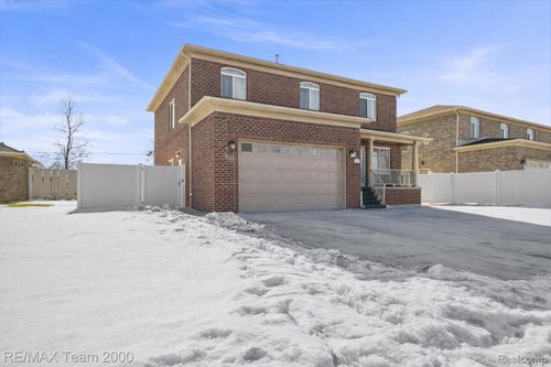 9957 Tuxedo St, Dearborn, MI, 48120-1634 | Card Image