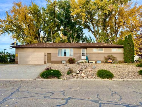 414 2nd St W, Chester, MT, 59522-7757 | Card Image