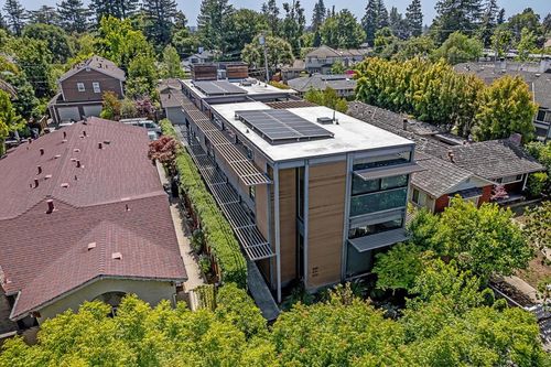 569 Lassen St, Los Altos, CA, 94022-3911 | Card Image