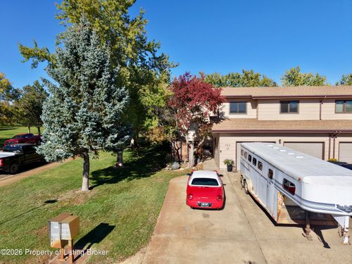694 19th Street W, Dickinson, ND, 58601 | Card Image