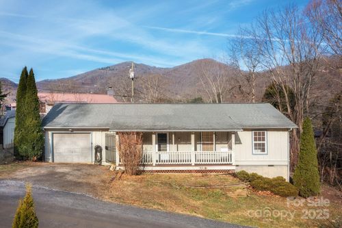 104 Melody Ln, Maggie Valley, NC, 28751-9648 | Card Image