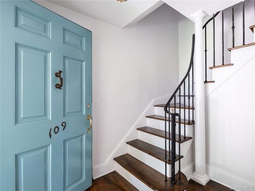 109 Chase Rd, Manhasset, NY, 11030-2537 | Card Image