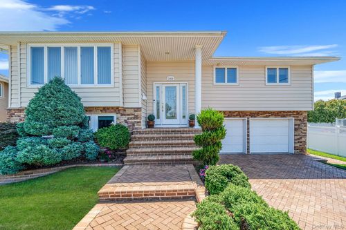 2468 Riviera Ln, Bellmore, NY, 11710-5128 | Card Image