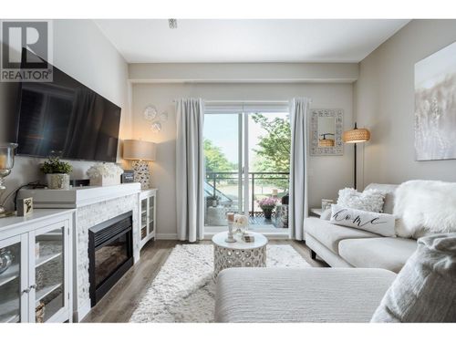 215-11950 Harris Rd, Pitt Meadows, BC, V3Y0B7 | Card Image