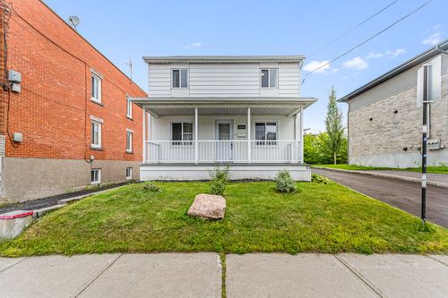 1031 Rue Ste Hélène, House with 3 bedrooms, 1 bathrooms and null parking in Longueuil QC | Card Image