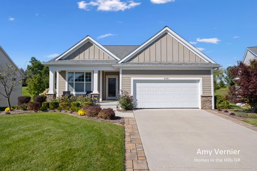 5591 Nightfall Ct Ne, Belmont, MI, 49306-8502 | Card Image