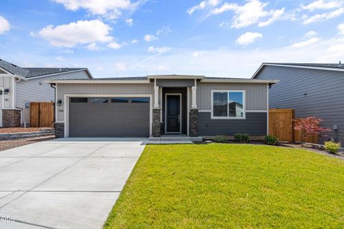 13-136 Valemont Dr, Eagle Point, OR, 97524-8652 | Card Image