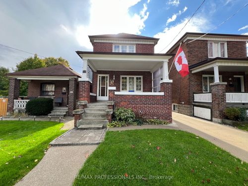 33 Chandos Ave, Toronto, ON, M6H2E6 | Card Image