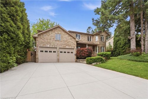 11 Maynard St, Hamilton, ON, L9B1S9 | Card Image