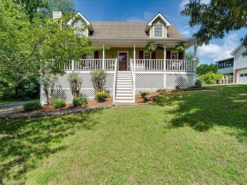 8735 Brookhill Dr, Hixson, TN, 37343-6201 | Card Image