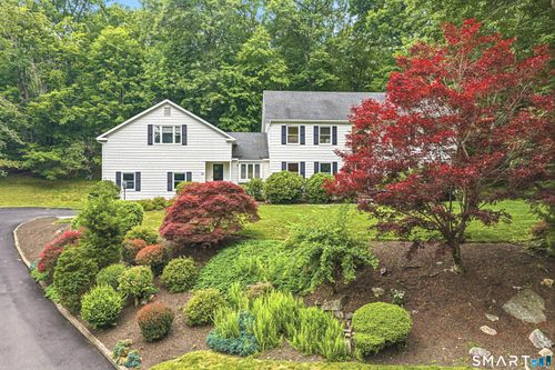 11 Hunt Ln, Weston, CT, 06883-2433 | Card Image