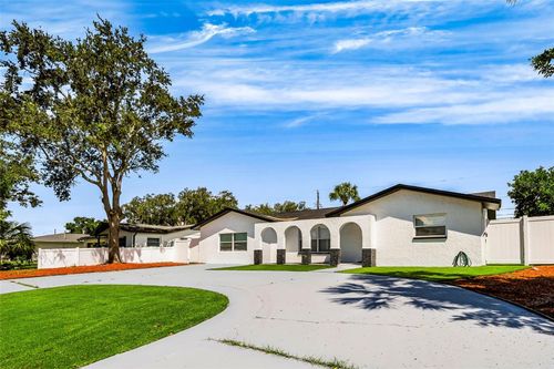 1077 40th Ave Ne, ST PETERSBURG, FL, 33703-5227 | Card Image